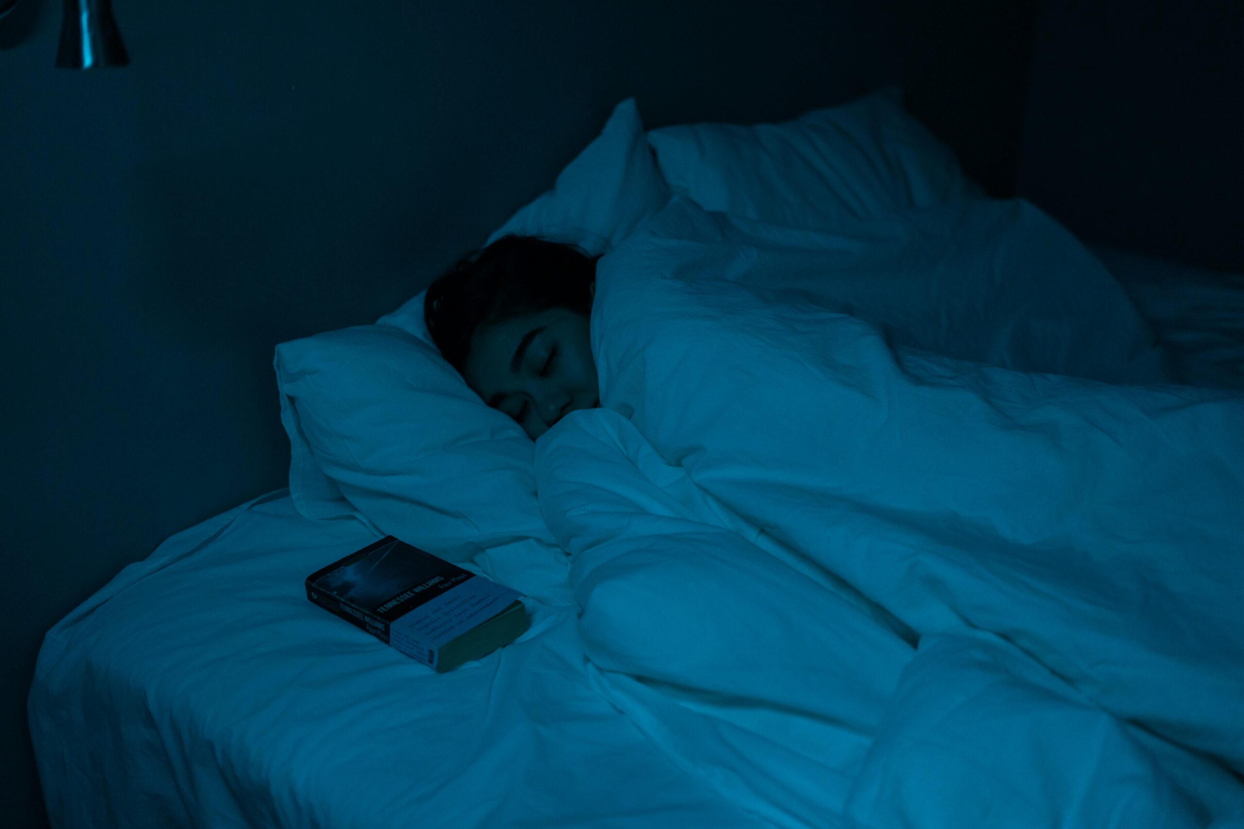 朝だるい人のチェックリスト｜睡眠の質を下げるNG習慣「8選」と整え方