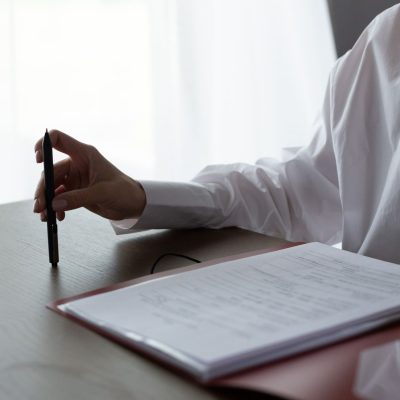 サロンで業務委託として働くセラピストへ。契約書で確認したい『7つのポイント』