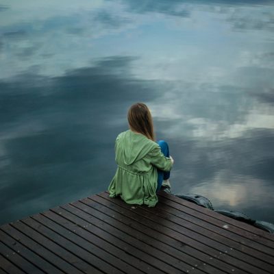 なんとなく気分が落ち込む“プチうつ気分”の正体｜自律神経と脳疲労ケアで整える方法
