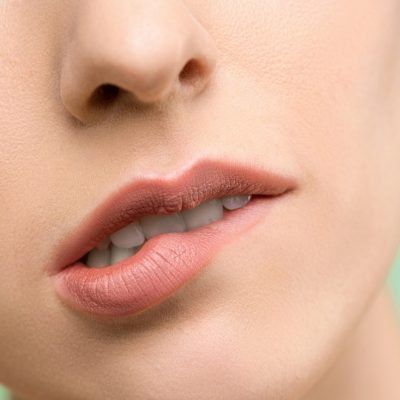 朝から首が回らない人へ。夜間食いしばりが招く“3つの不調”と整え方